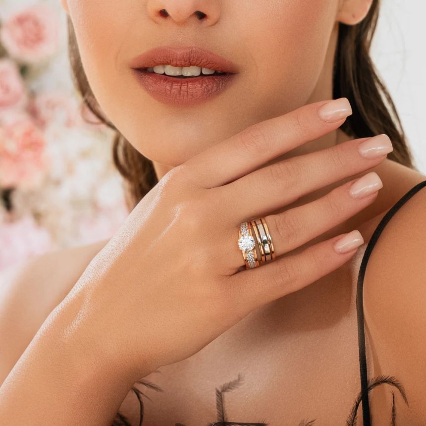 пара обручальных колец